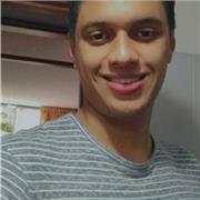Estudiante universitario con apoyo escolar en materias relacionadas con las matemáticas